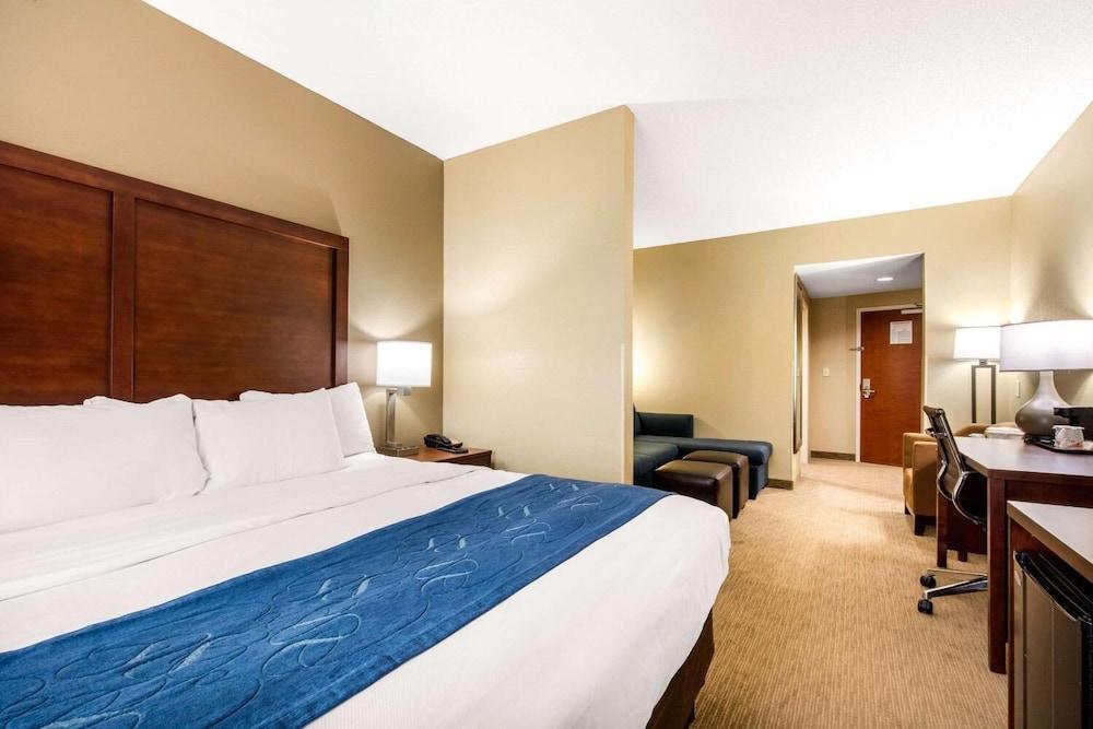 Comfort Suites Manchester near Arnold AFB photo 31