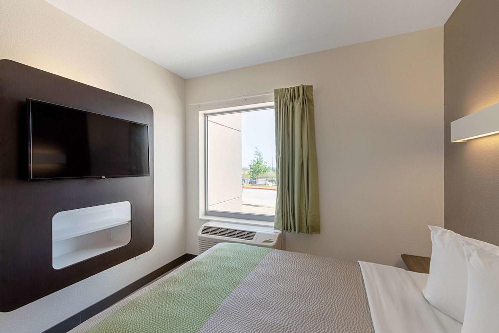 Motel 6 Austin, TX - Airport photo 13