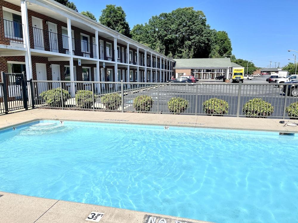 Hamilton Inn Jonesville NC photo 34