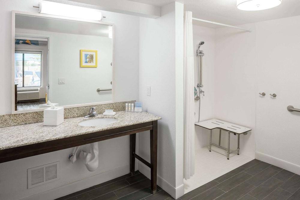 Hampton Inn & Suites by Hilton Miami-Doral/Dolphin Mall photo 28