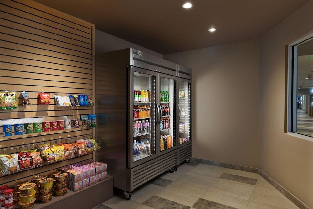 Holiday Inn Express & Suites Portland Airport - Cascade Stn by IHG photo 17