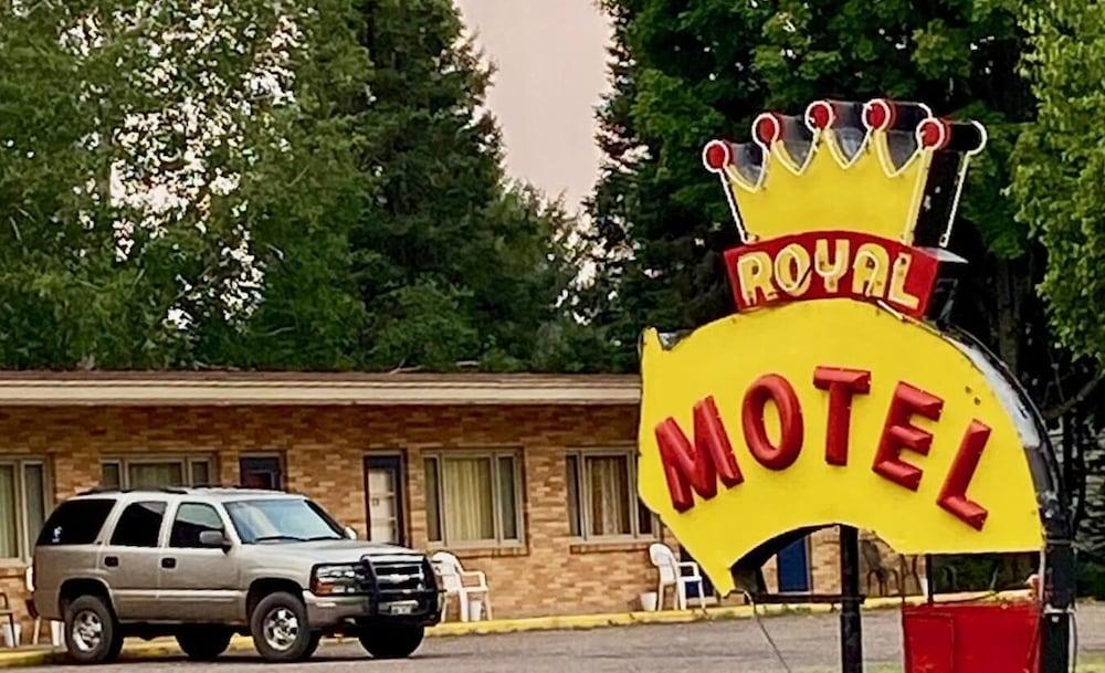 Royal Motel photo 23