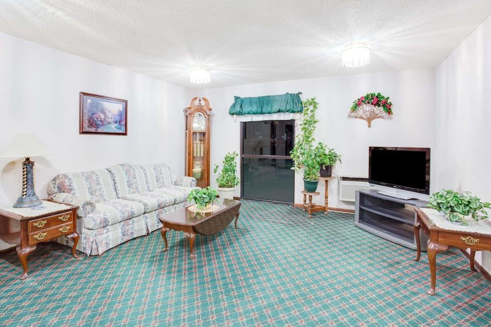 Super 8 by Wyndham Springfield/Battlefield photo 11