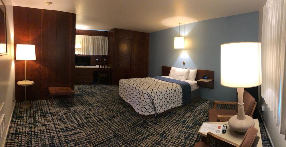 Curly Redwood Lodge photo 4