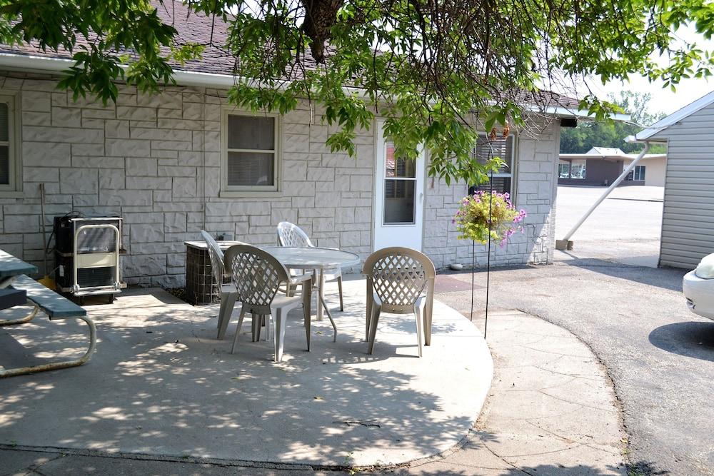 Innkeeper Motel photo 81
