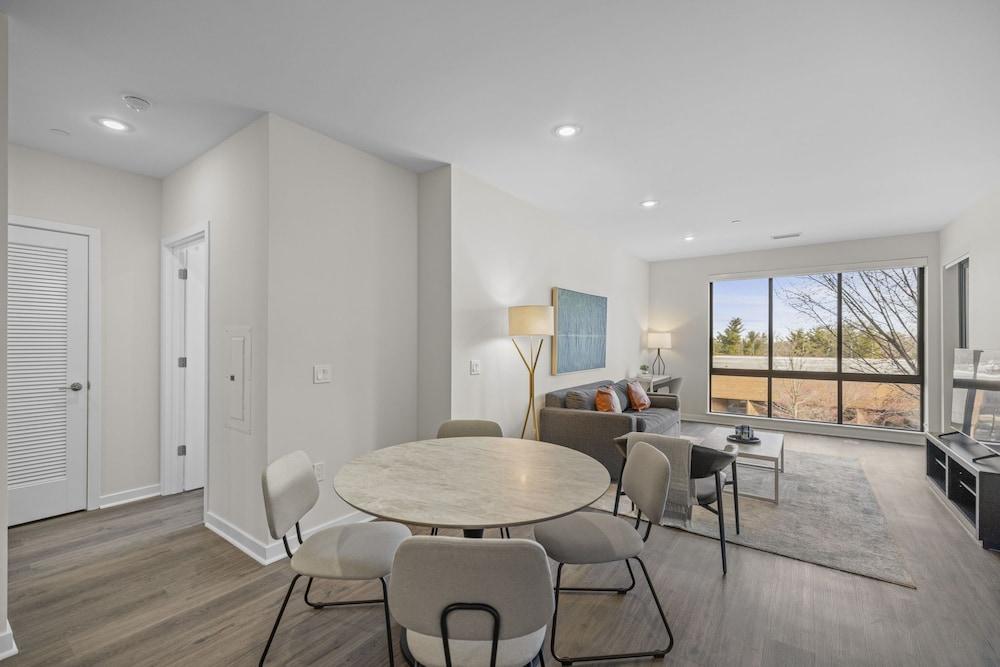 Placemakr Cathedral Heights photo 95