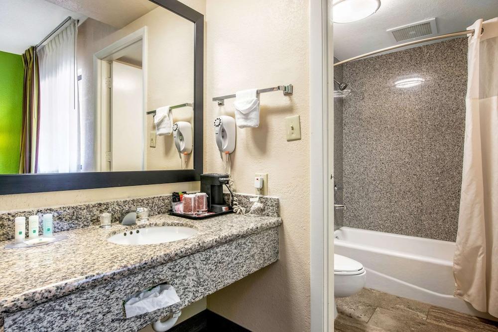 Quality Inn & Suites Jacksonville-Baymeadows photo 9