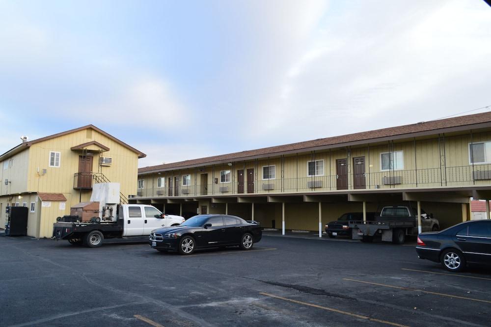 Economy Inn photo 16