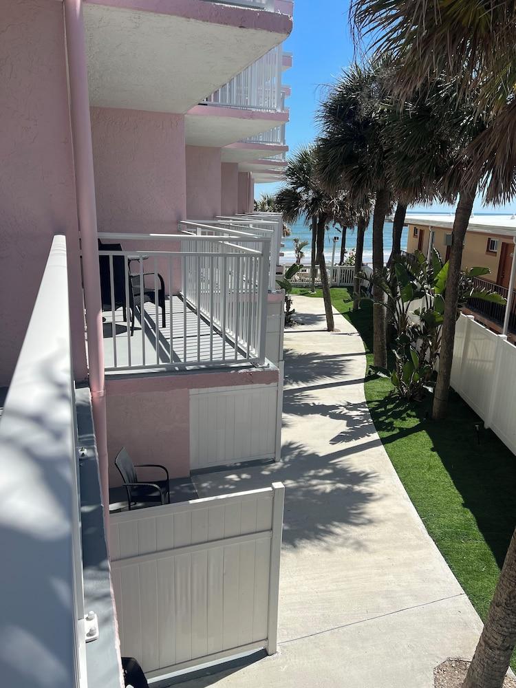 Flamingo Inn Beachfront photo 76