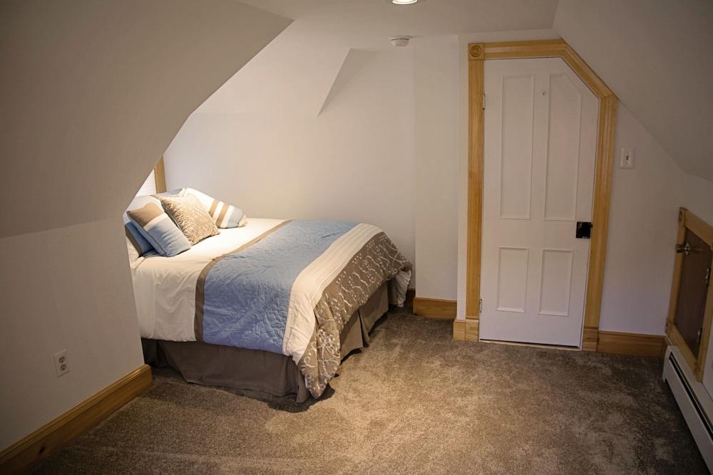 Blue Hill Lodge photo 42
