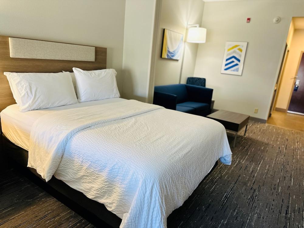 Holiday Inn Express & Suites El Paso West by IHG photo 43