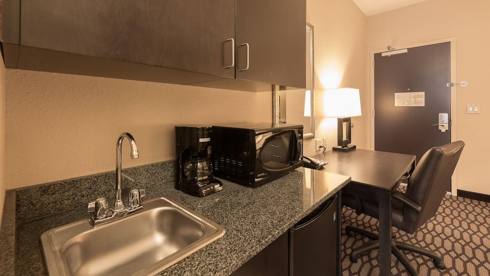 Holiday Inn Oklahoma City North Quail Spgs by IHG photo 8