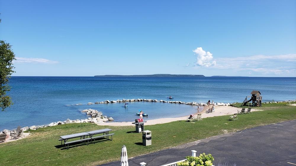 Baymont by Wyndham St. Ignace Lakefront photo 37