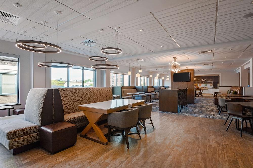 Hampton Inn Salem Boston photo 29