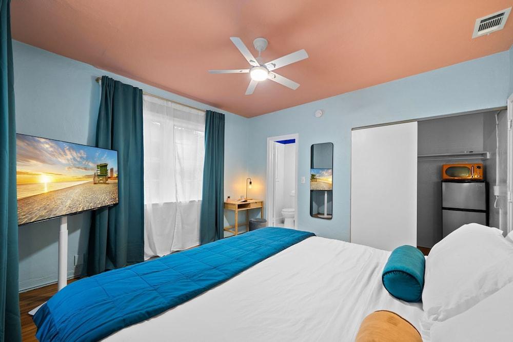 Blue Flamingo Suites photo 72