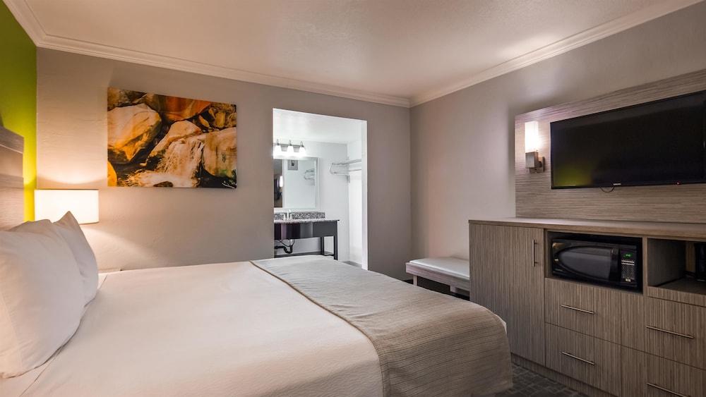 SureStay InnSuites Phoenix Hotel & Suites by Best Western photo 11
