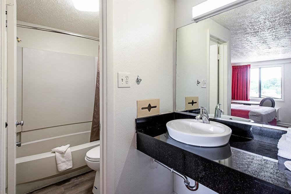 Budget Inn Norfolk Va photo 18