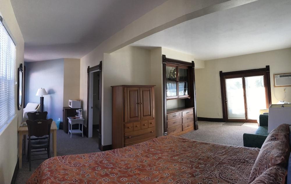 Harbor Light Inn photo 6