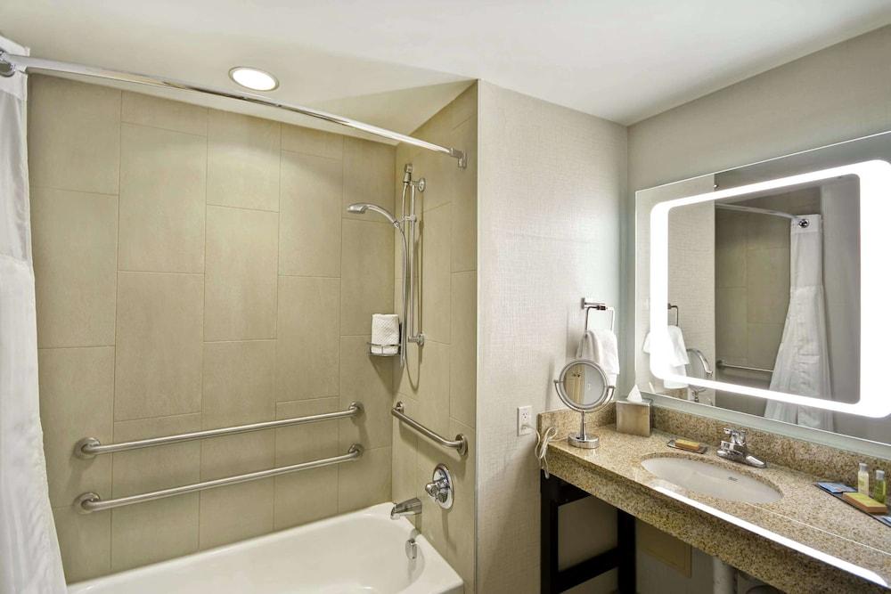 DoubleTree by Hilton Chicago Midway Airport photo 28