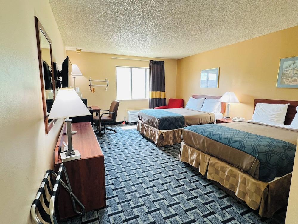 Hometown Inn & Suites photo 10