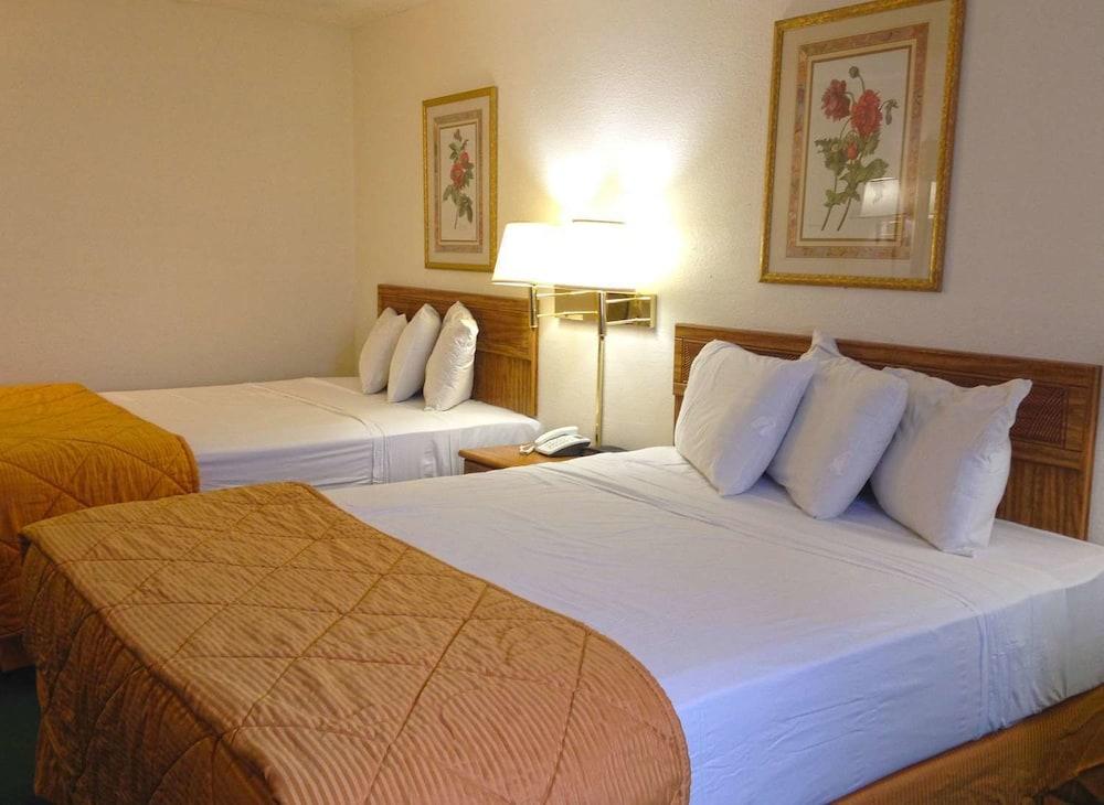 Capital O Amerihost Inn and Suites Fulton Hwy 54 MO photo 7