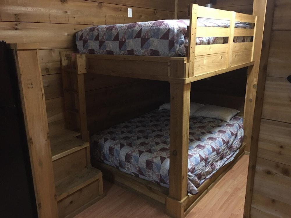 Whispering Creek Lodging & RV Resort photo 18