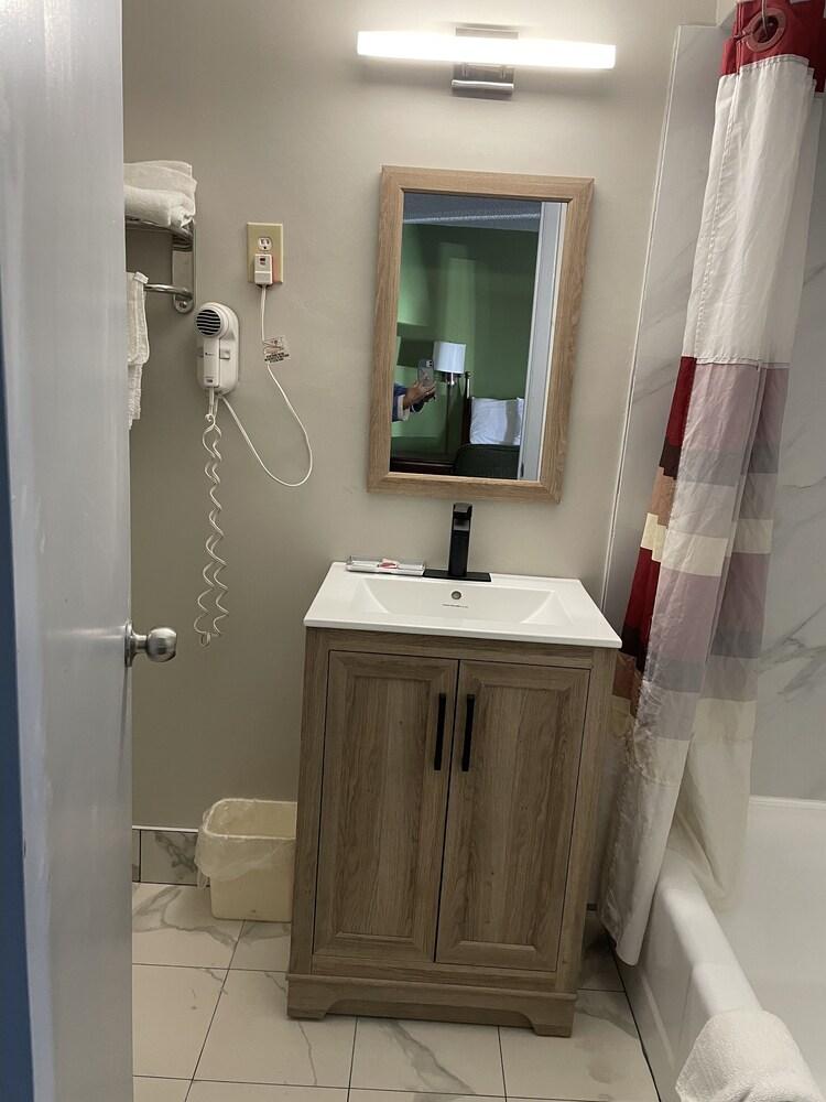 Gas Lite Motel photo 30