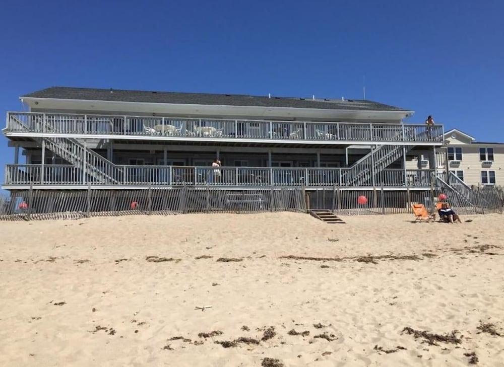 Sandcastle Beachfront Inn photo 32