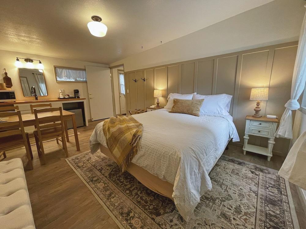 Emerald Valley Inn photo 35