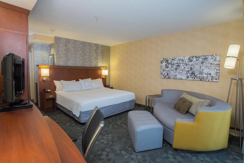 Courtyard by Marriott Raynham photo 7