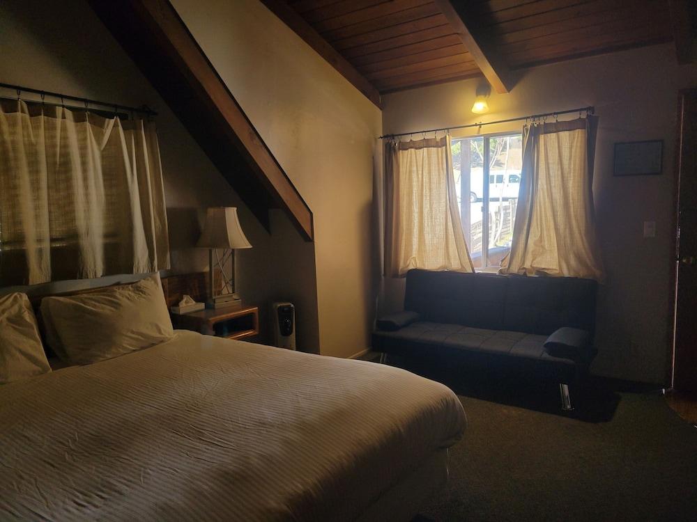 Sleepy Hollow Cabins and Hotel photo 18