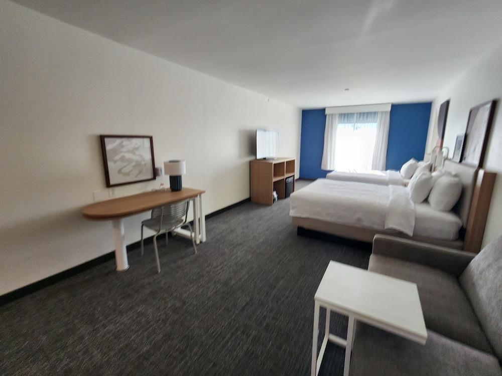 Spark by Hilton Rahway photo 26