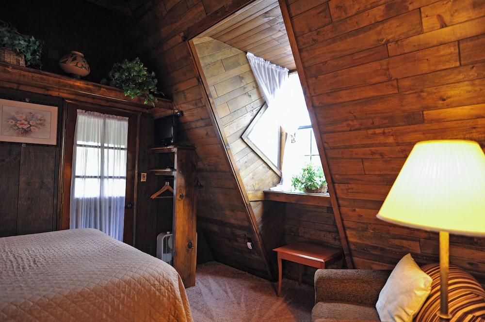 Bear Creek Motel And Cabins photo 14