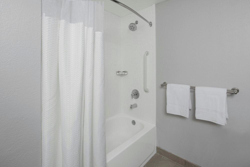 Courtyard by Marriott Tampa Oldsmar photo 28