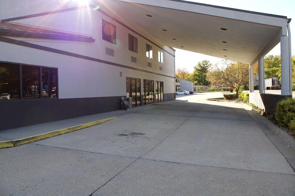 Greenlight Inn & Suites photo 21