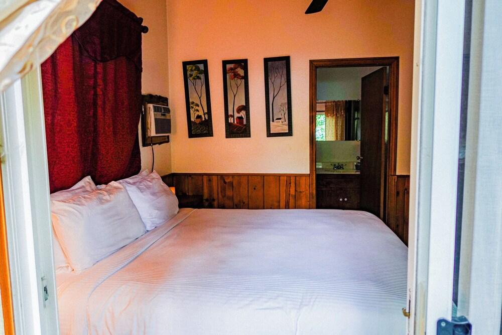 Sleepy Hollow Cabins and Hotel photo 86