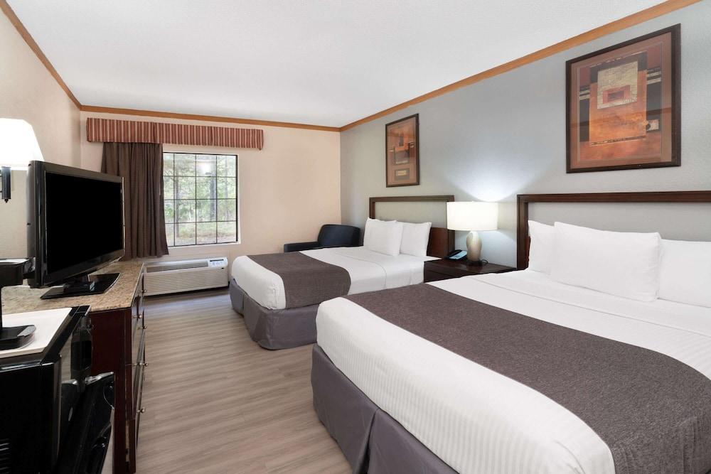 Red Roof Inn & Suites Hinesville photo 45