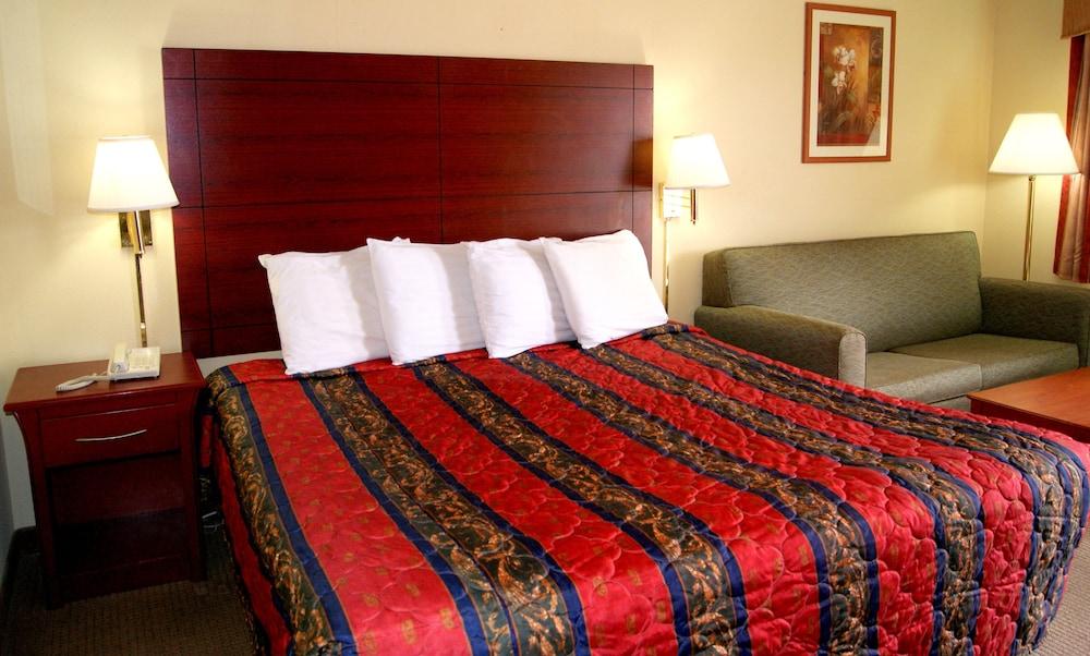 Red Carpet Inn photo 13