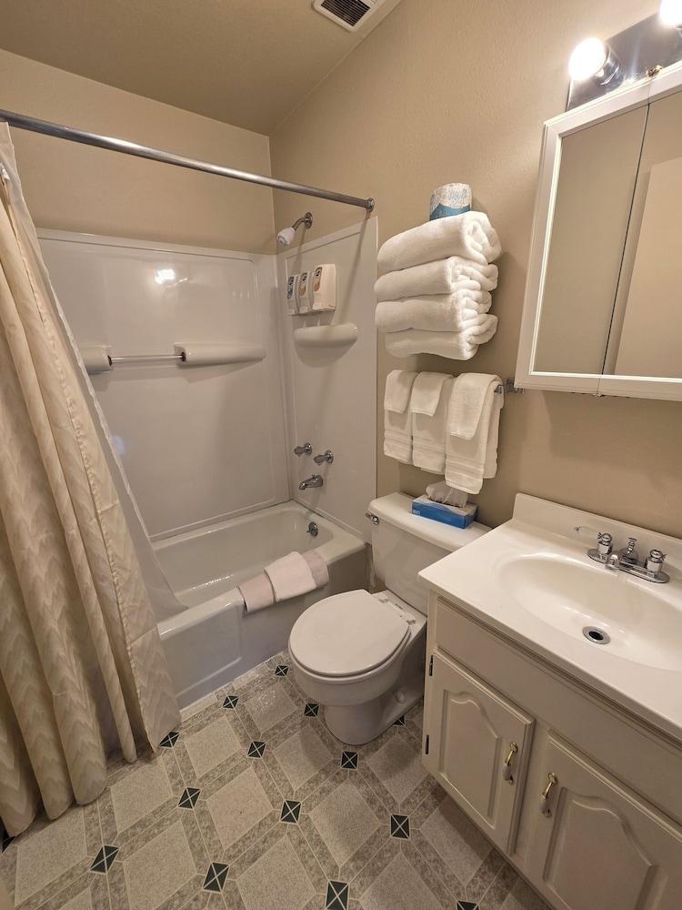 Chateau Rouge Condominiums photo 55