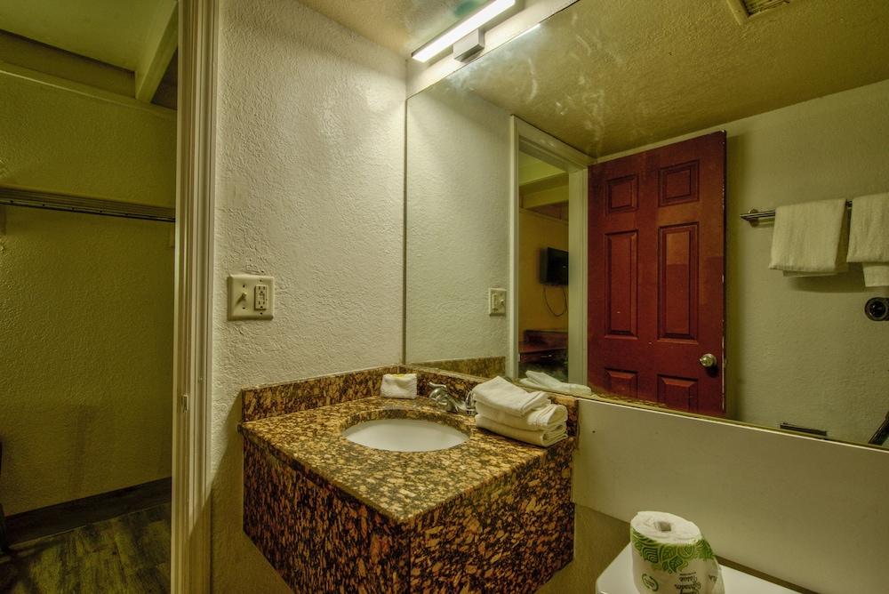 Clearwater Hotel photo 17