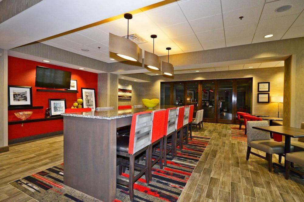 Hampton Inn Pulaski photo 14