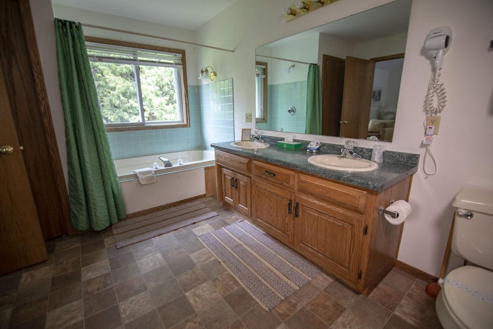 Ridges Inn & Suites photo 37