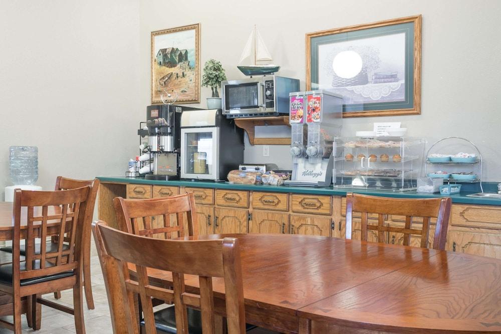 Knights Inn Litchfield photo 13