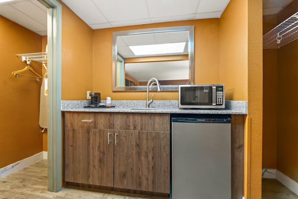 Quality Inn & Suites Corinth West photo 47