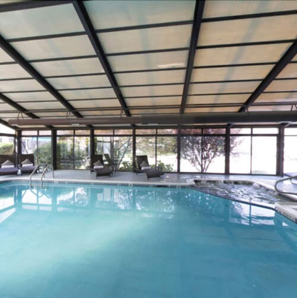 Aqua Blue Hotel photo 35