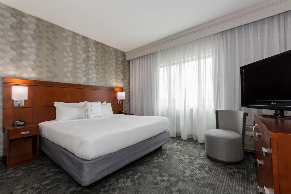 Courtyard Marriott Concord photo 3