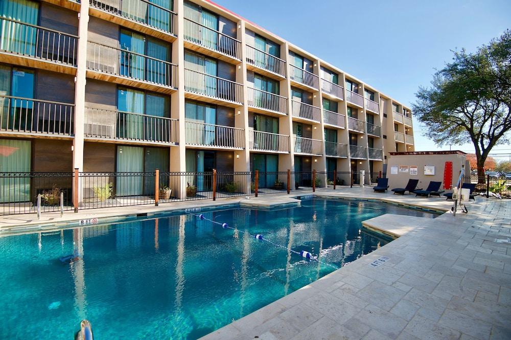 Ramada by Wyndham Austin South photo 2