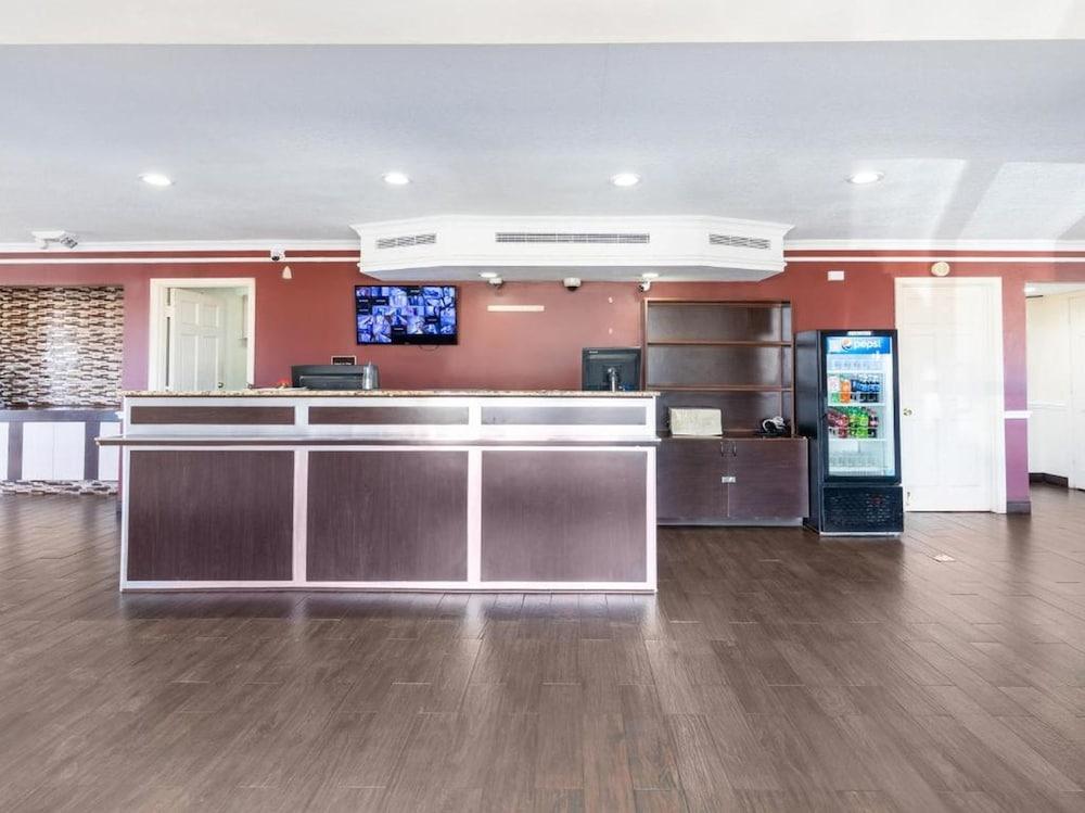 OYO Hotel Tulsa N Sheridan Rd & Airport photo 4