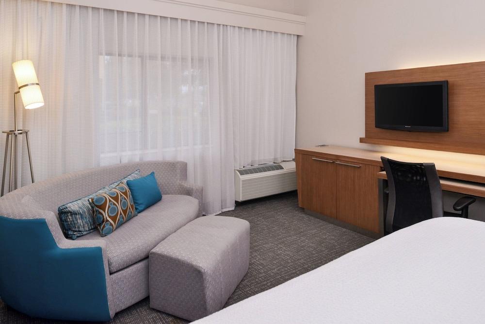 Courtyard by Marriott Beaumont photo 23