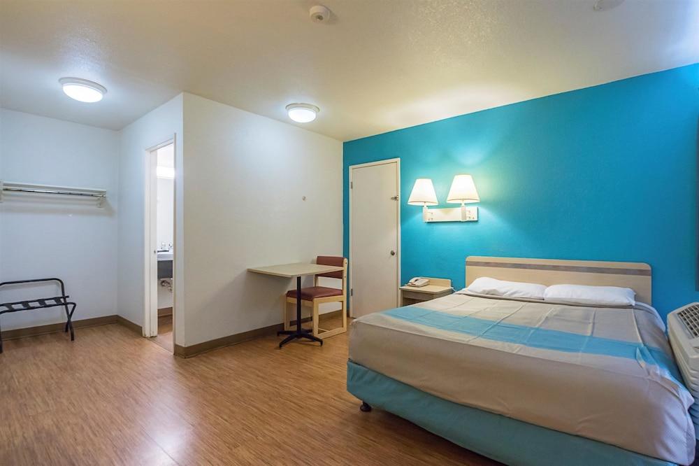 Motel 6 Rochester, MN photo 18